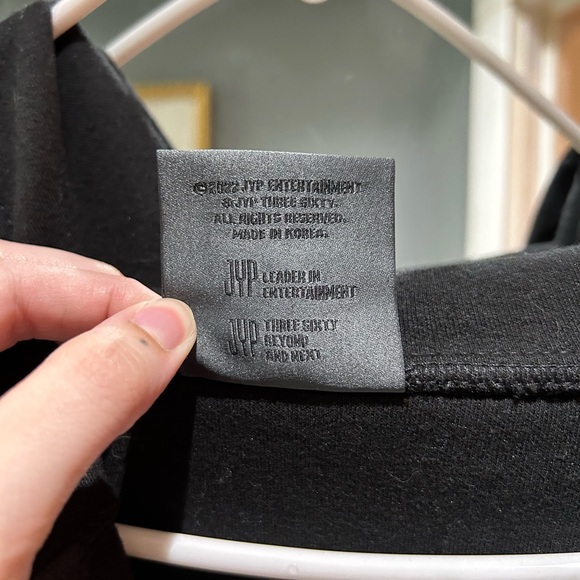 SKZ Maniac Tour Shirt from Seoul - Picture 4 of 6